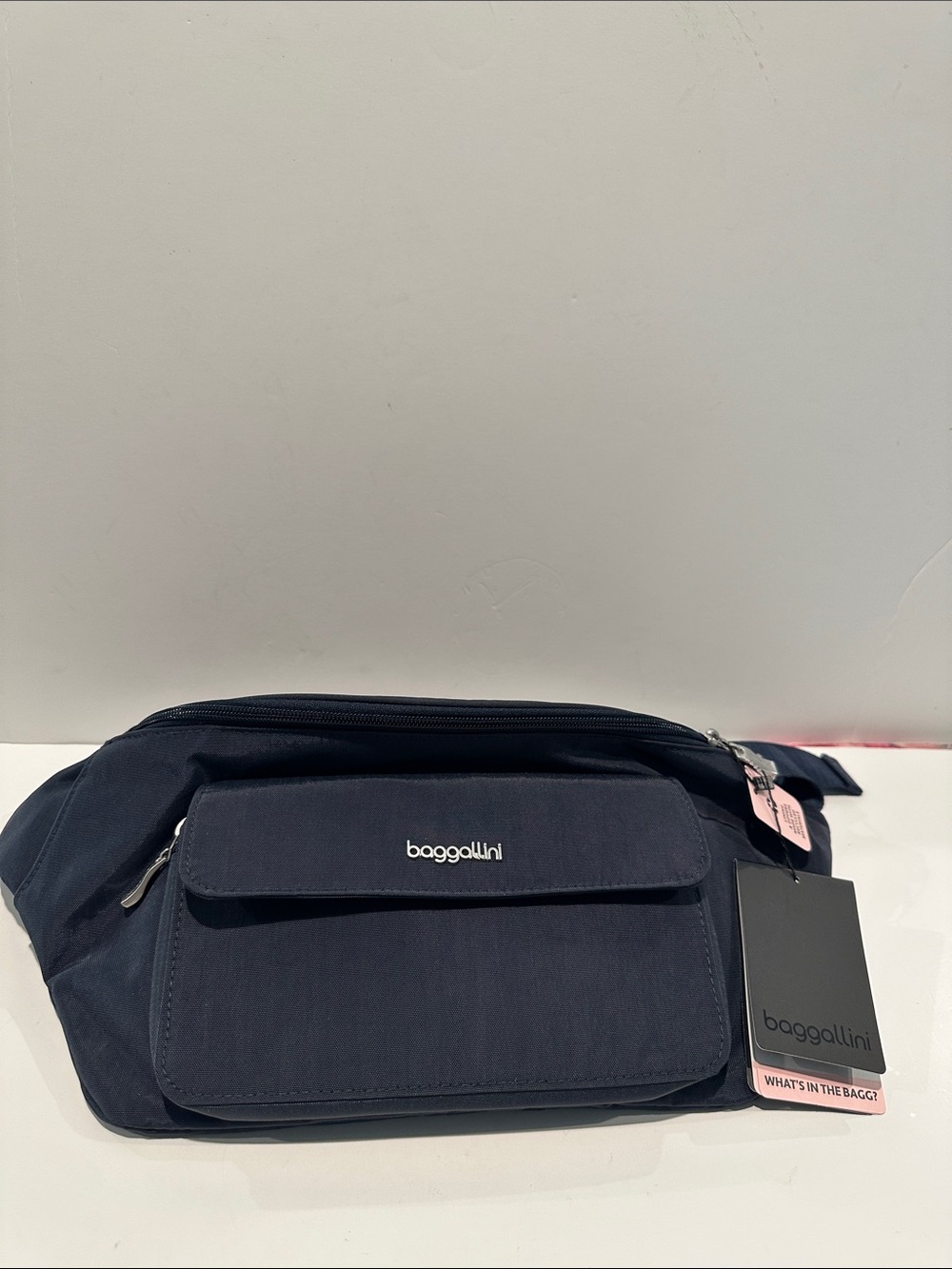 NWT Baggallini Men’s Water-Resistent Crossbody Bum Bag w/Multiple Zipper Slots.